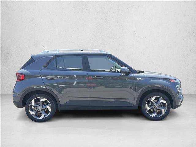 Used 2024 Hyundai Venue SEL FWD video 4