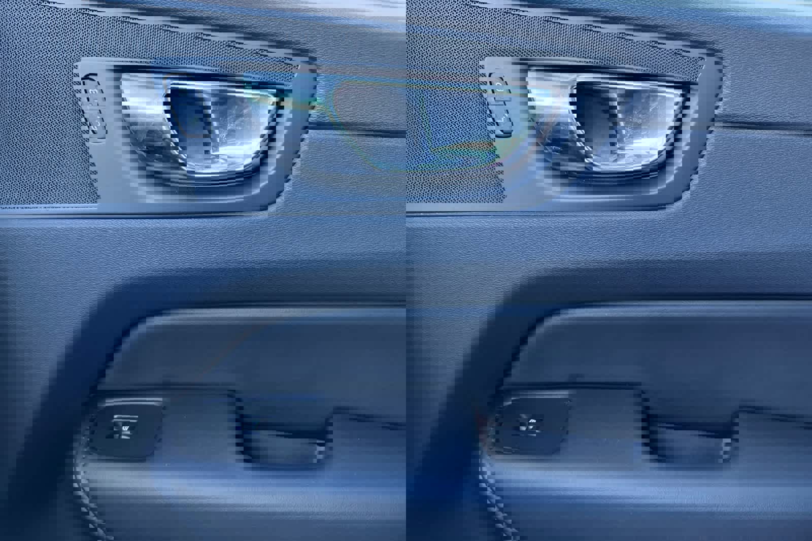 Used 2025 Volvo XC60 B5 Plus image 18