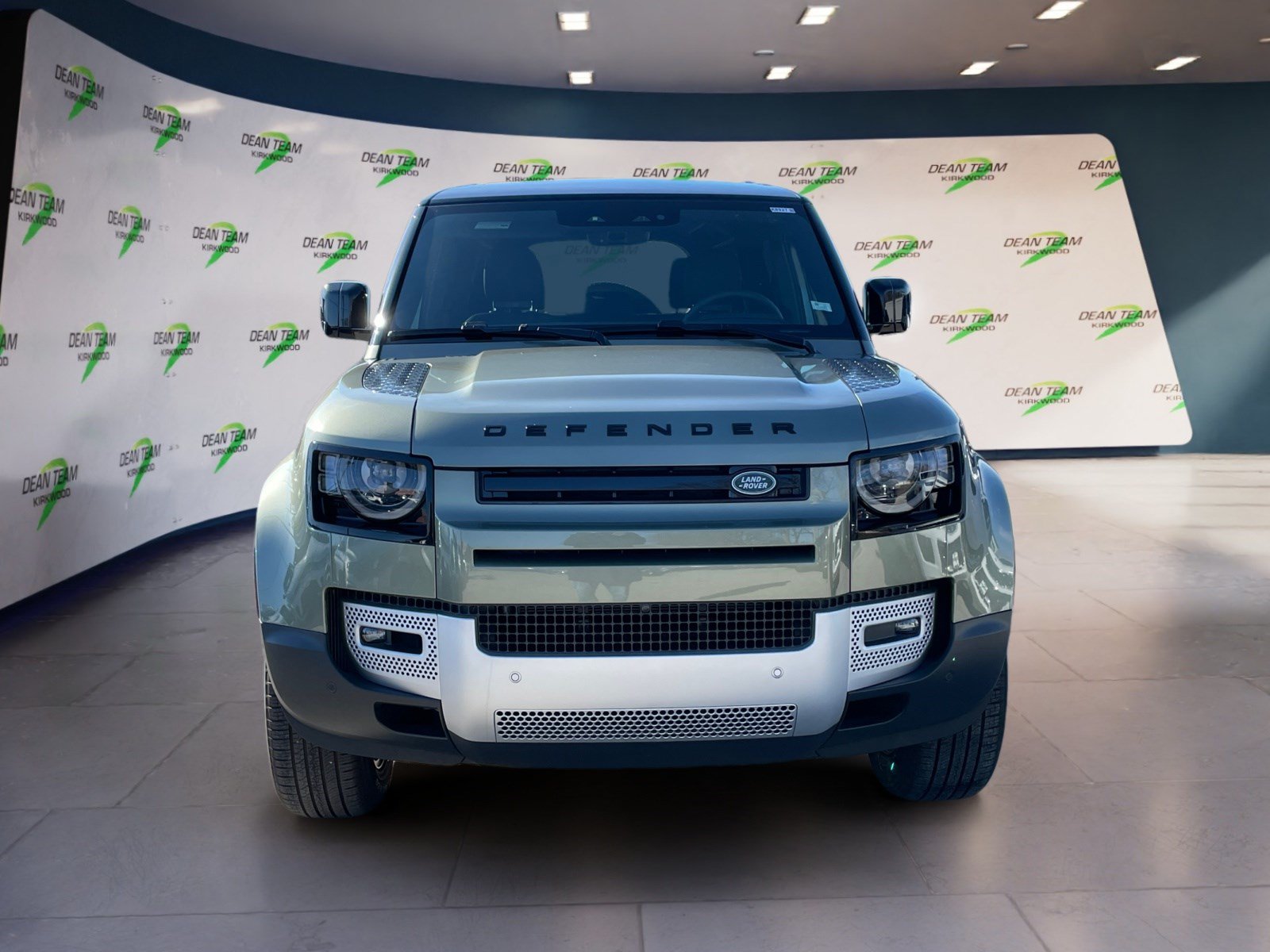 Used 2025 Land Rover Defender 110 S AWD/4WD image 2