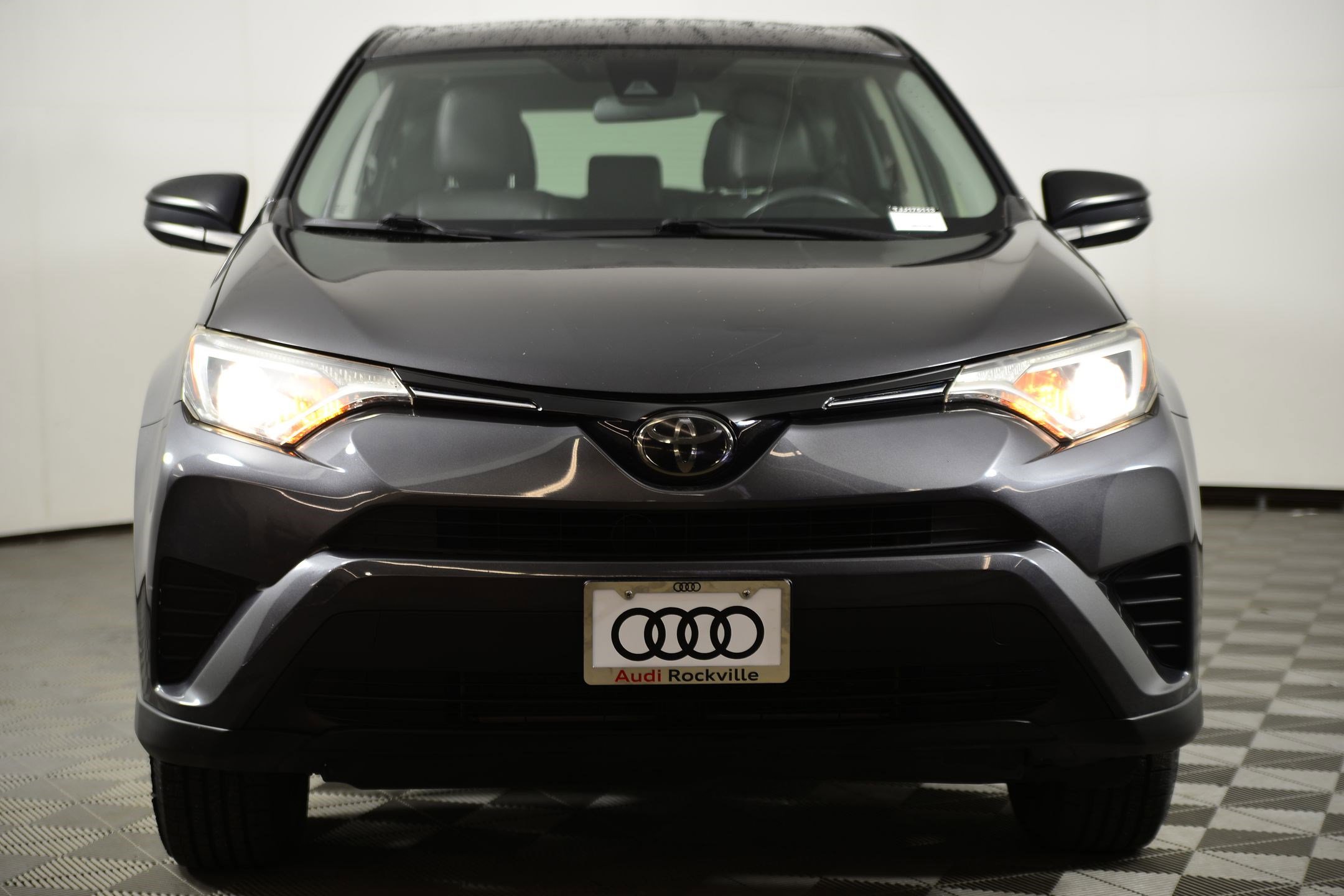 Used 2018 Toyota RAV4 LE image 5