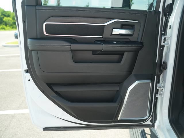 New 2026 RAM 3500 Laramie AWD/4WD image 15