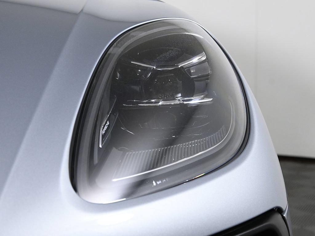 Used 2024 Porsche Macan AWD/4WD image 11