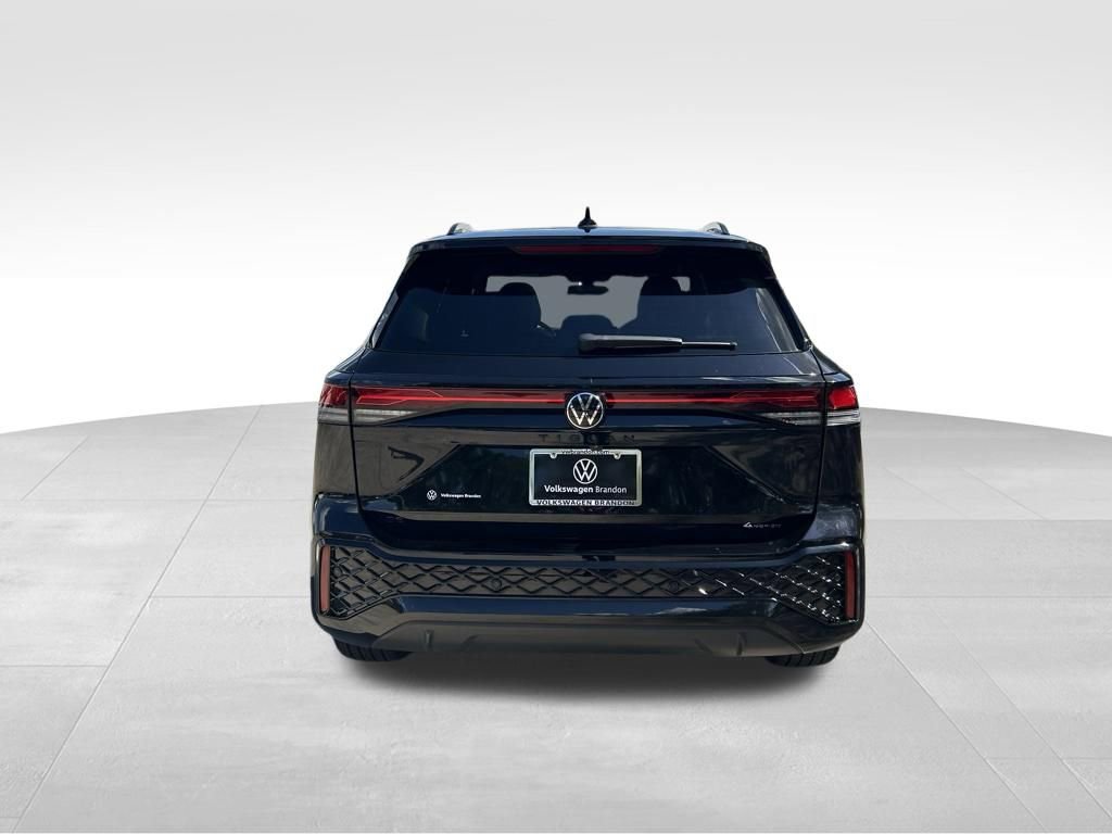 Used 2025 Volkswagen Tiguan SE R-Line AWD/4WD image 4