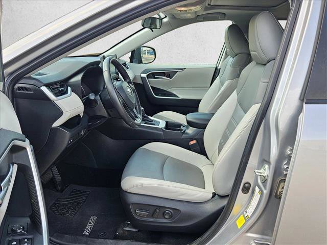 Used 2019 Toyota RAV4 XLE Premium image 15
