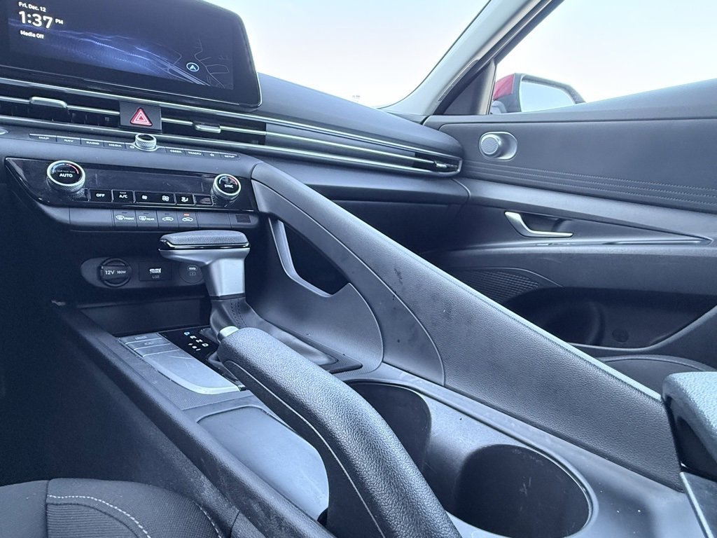 Used 2024 Hyundai Elantra SEL image 21