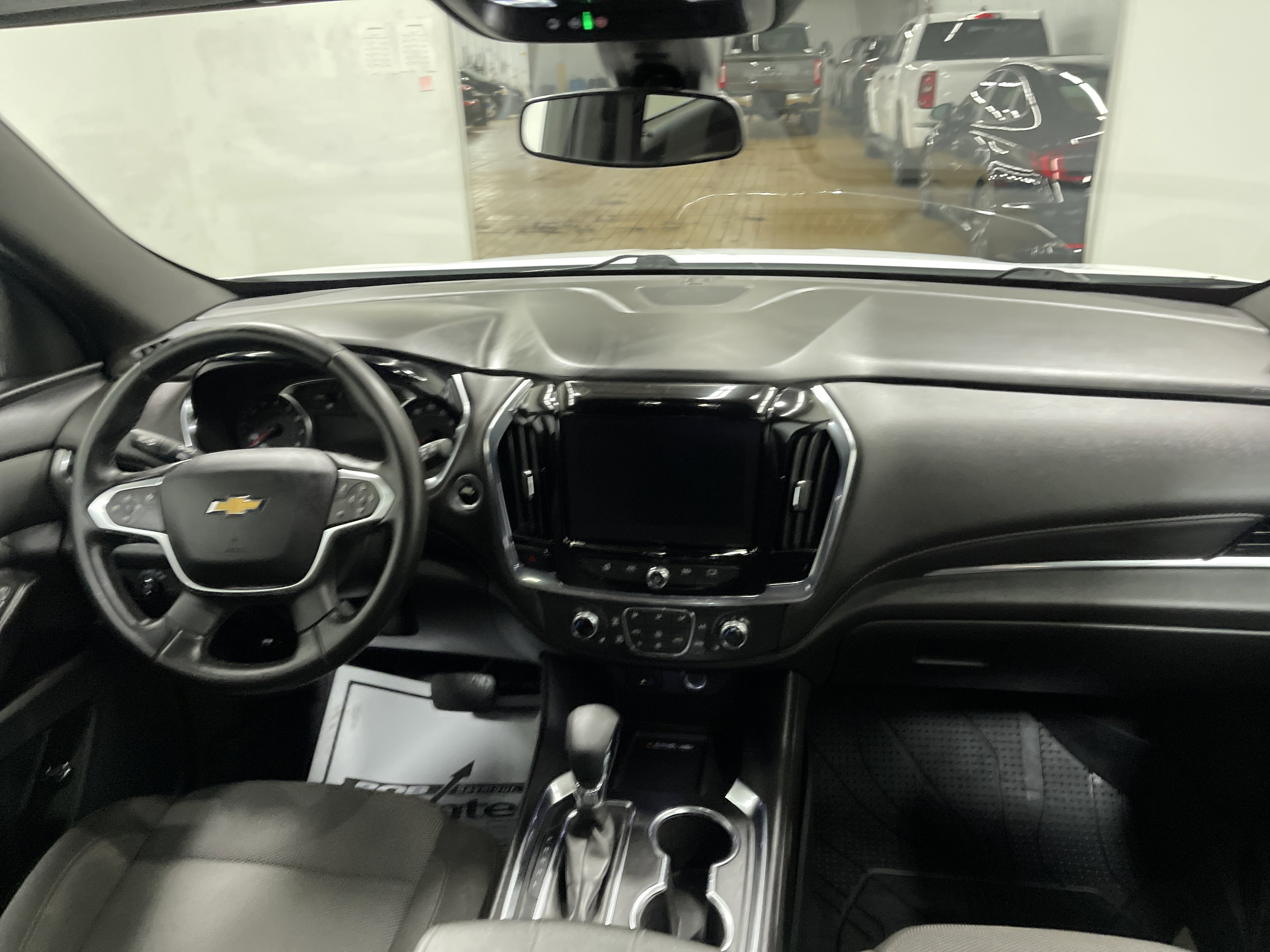 Used 2023 Chevrolet Traverse LT FWD image 23