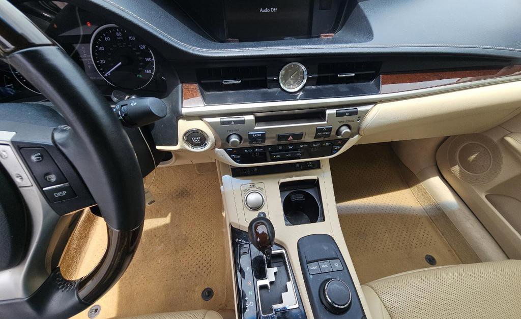 Used 2015 Lexus ES 350 w/ Premium Package FWD image 13