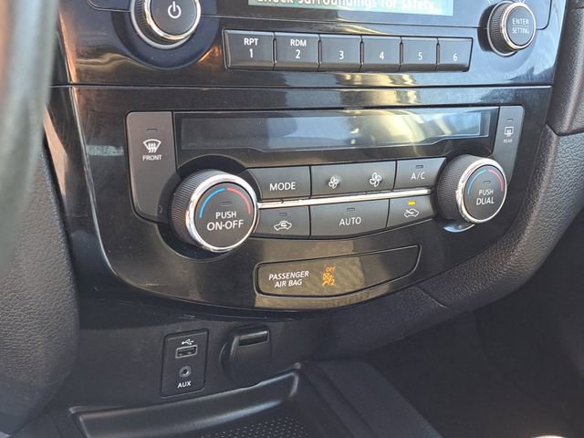 Used 2017 Nissan Rogue SV w/ Sun & Sound Touring Package image 16