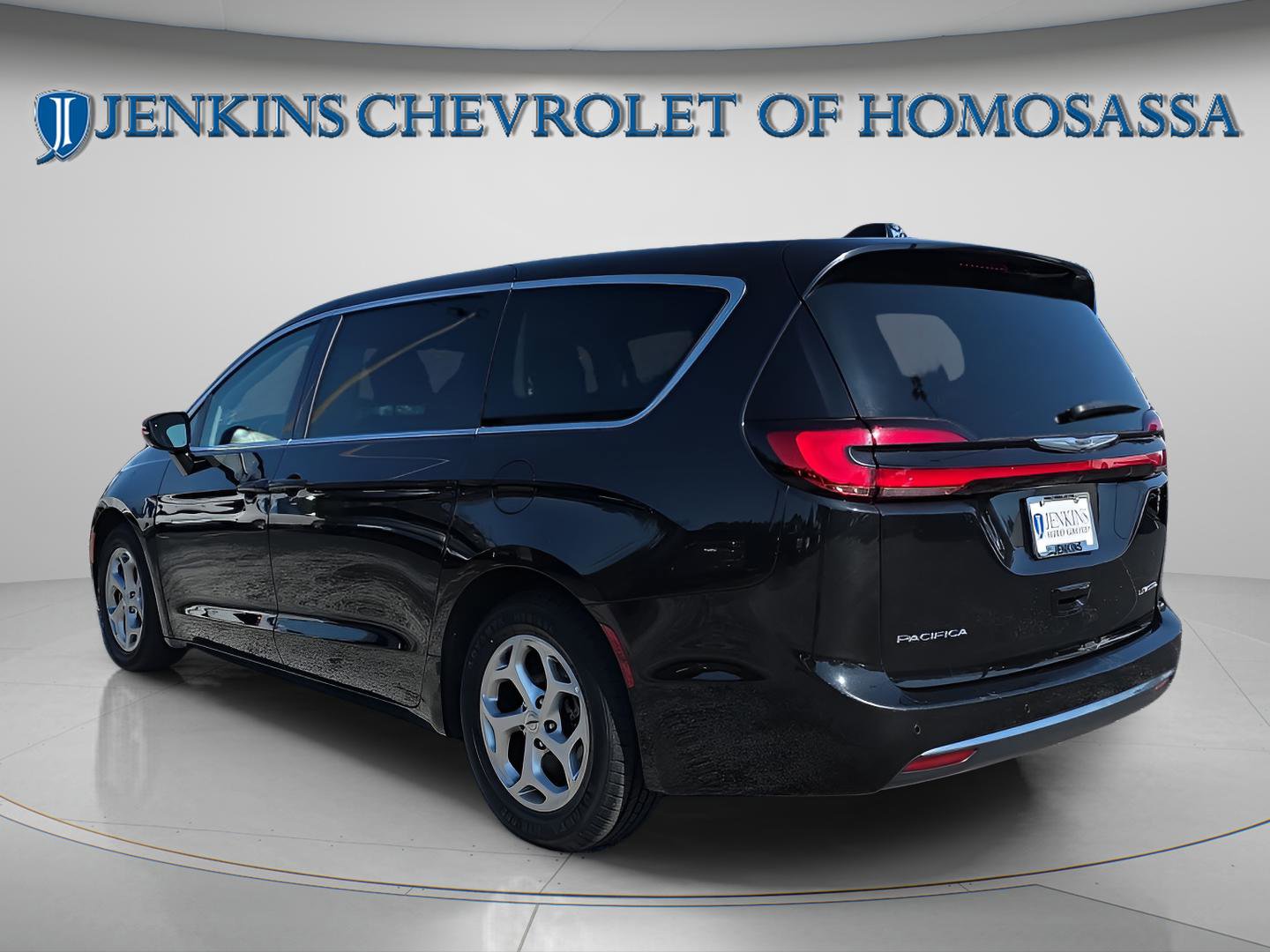 Used 2024 Chrysler Pacifica Limited FWD image 6