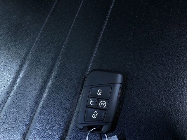 Used 2022 Volkswagen Tiguan SE image 33