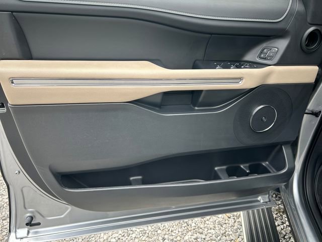 Used 2024 Ford Expedition Limited RWD image 10