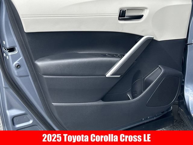 Certified 2025 Toyota Corolla Cross LE w/ Moonroof Package image 4
