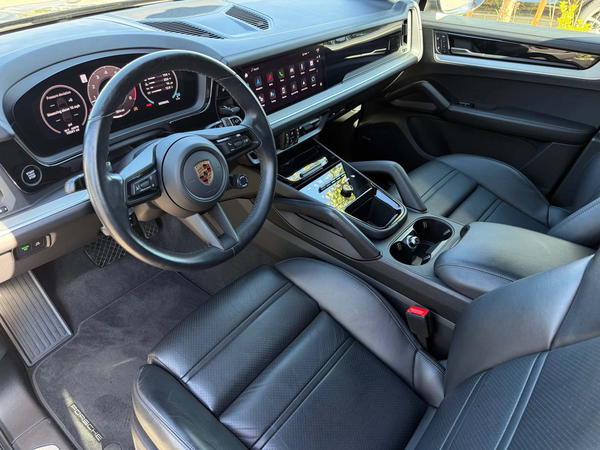 Certified 2024 Porsche Cayenne AWD/4WD image 4