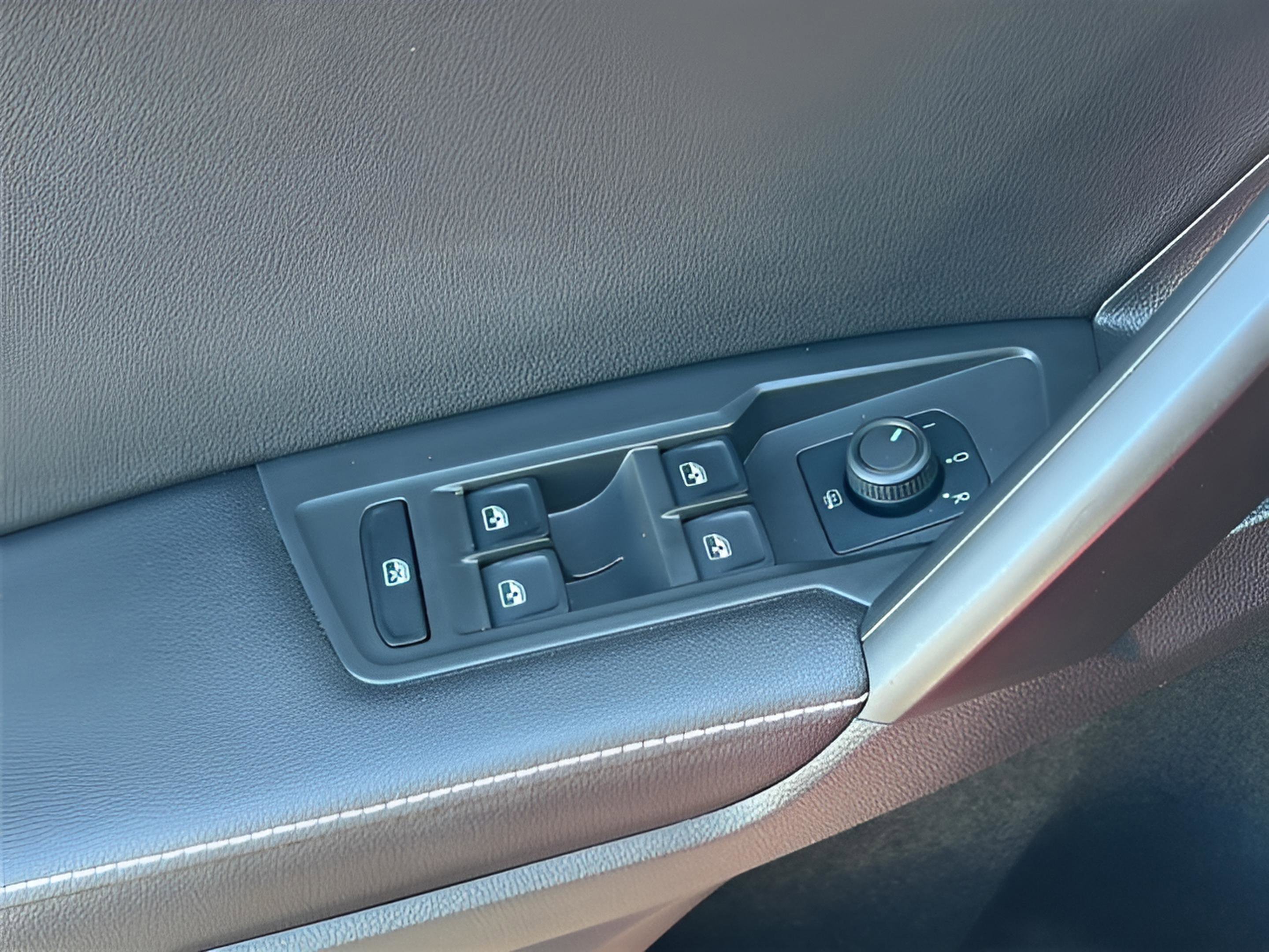 Used 2024 Volkswagen Tiguan S FWD image 14
