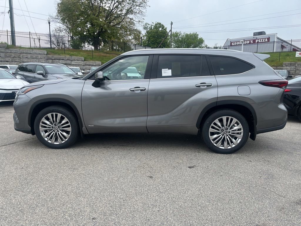 New 2026 Toyota Highlander Platinum AWD/4WD image 3