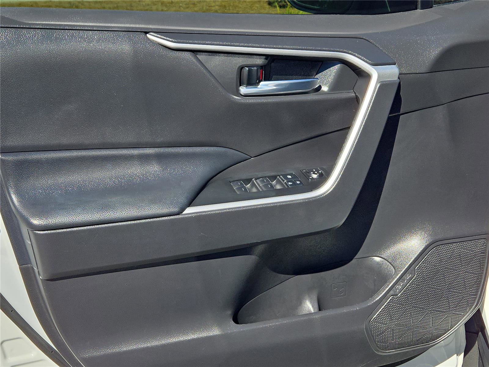 Used 2022 Toyota RAV4 XLE image 13