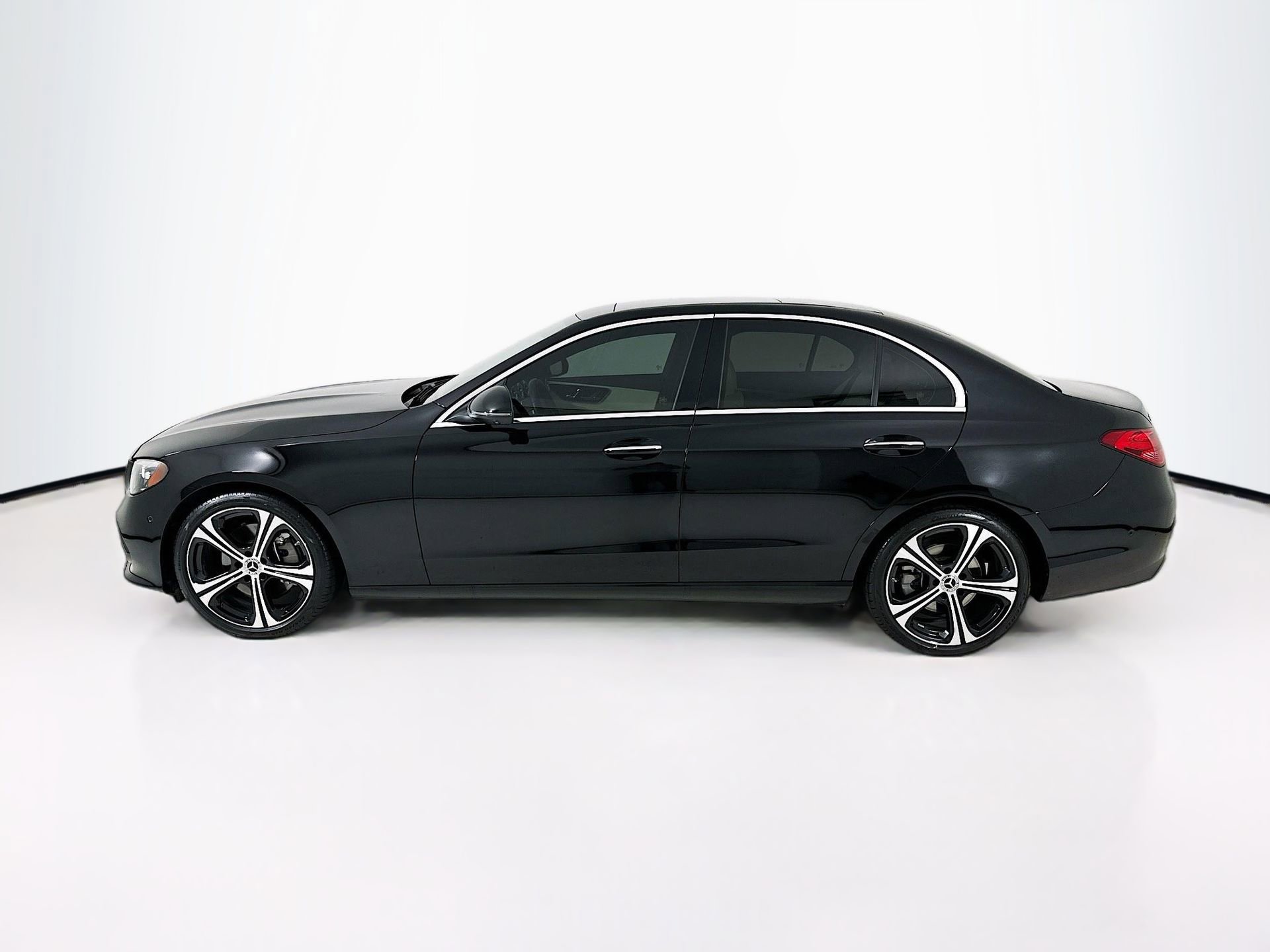 Used 2023 Mercedes-Benz C 300 Sedan image 5