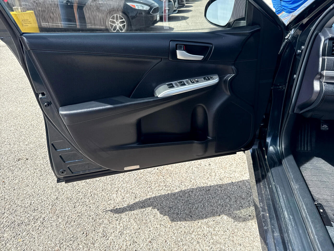 Used 2014 Toyota Camry SE image 12