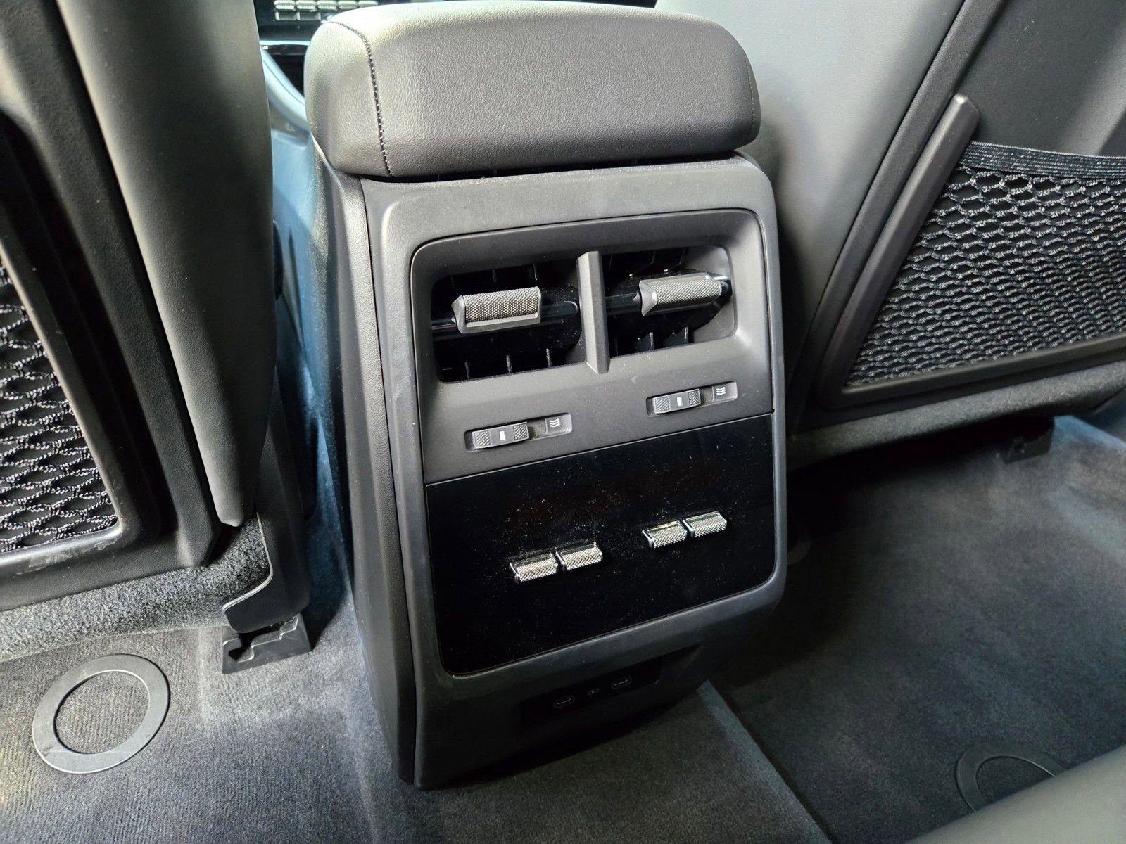 Certified 2025 Porsche Macan 4 Electric AWD/4WD image 14