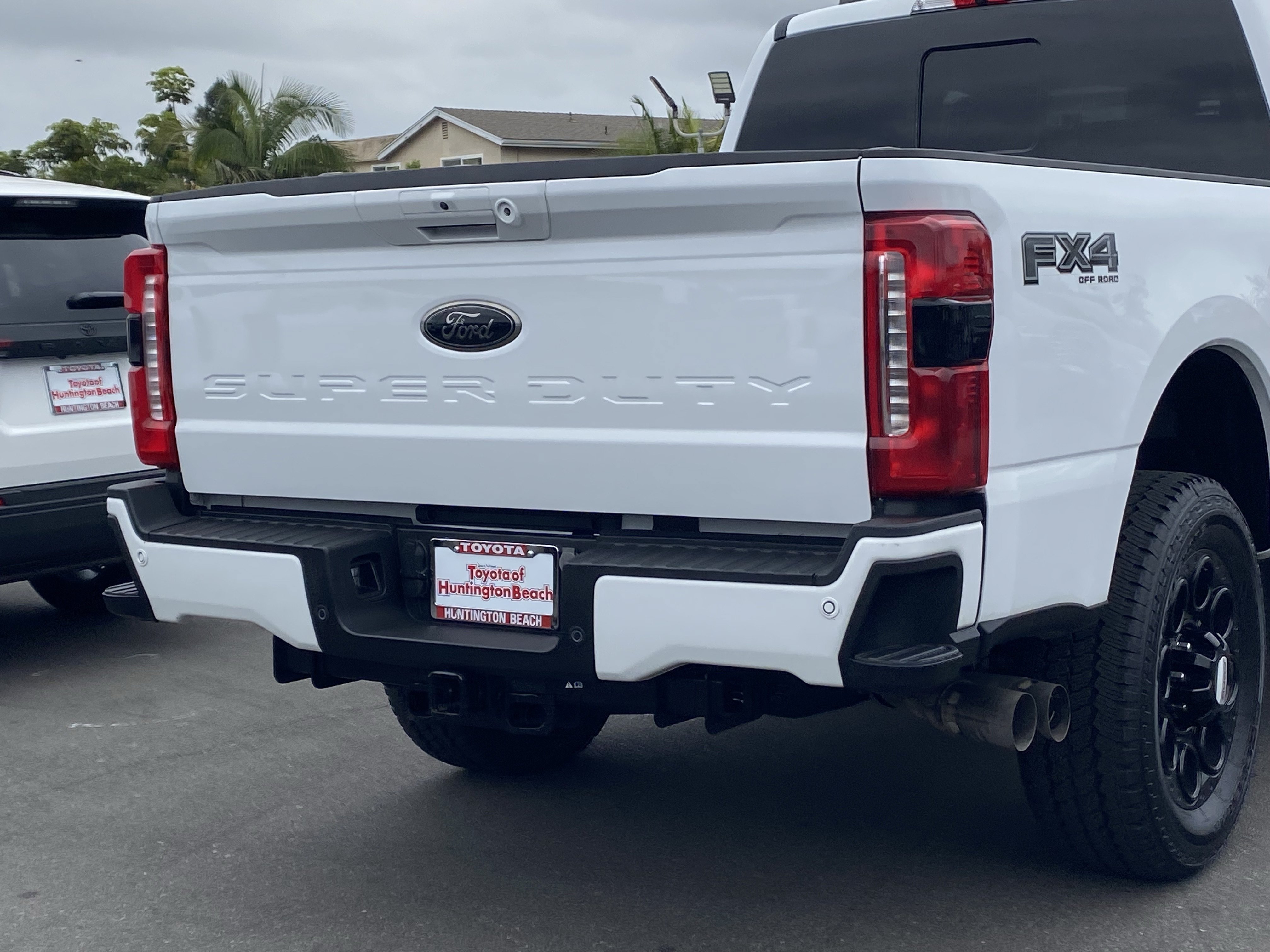 Used 2024 Ford F350 Lariat w/ Black Appearance Package AWD/4WD image 4