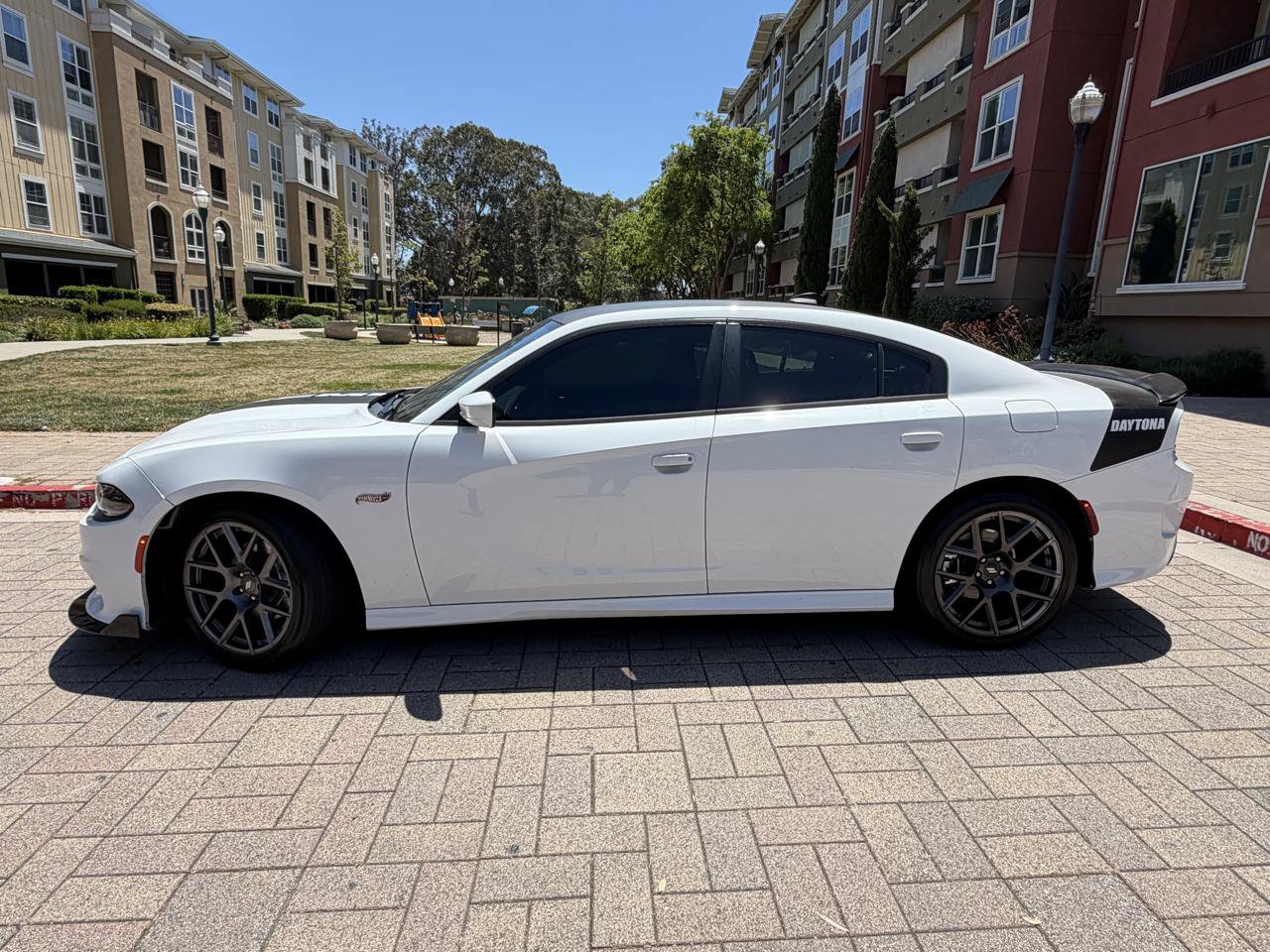 Used 2018 Dodge Charger R/T RWD image 4