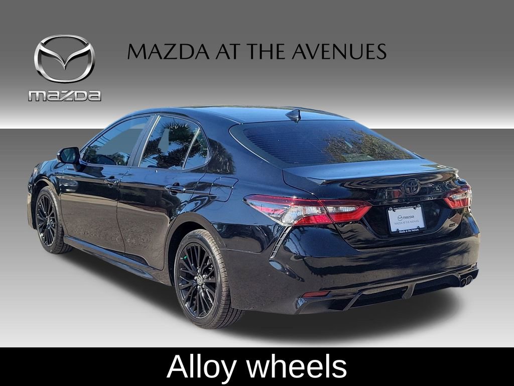 Used 2021 Toyota Camry SE w/ Convenience Package image 5