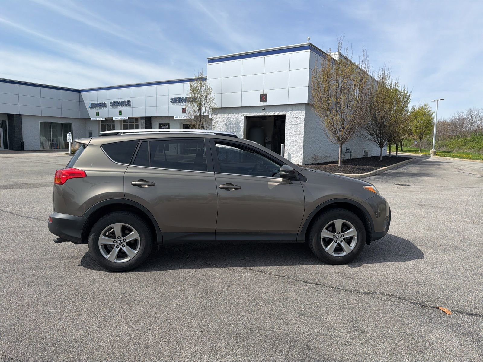 Used 2015 Toyota RAV4 XLE AWD/4WD image 16