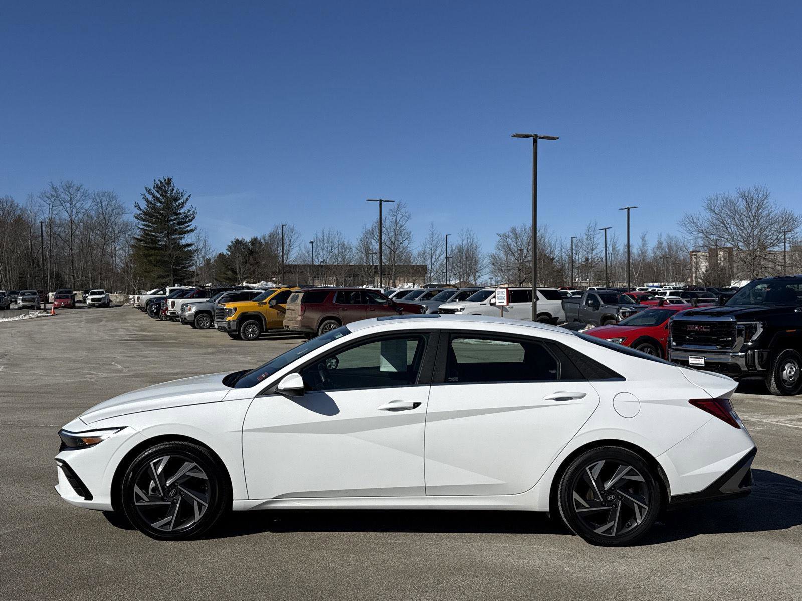 Used 2024 Hyundai Elantra Limited image 3