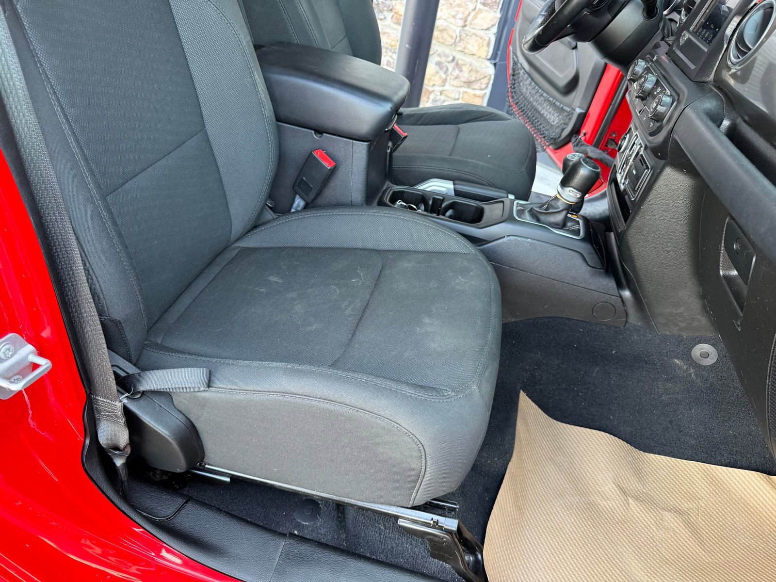 Used 2018 Jeep Wrangler Unlimited Sahara AWD/4WD image 13