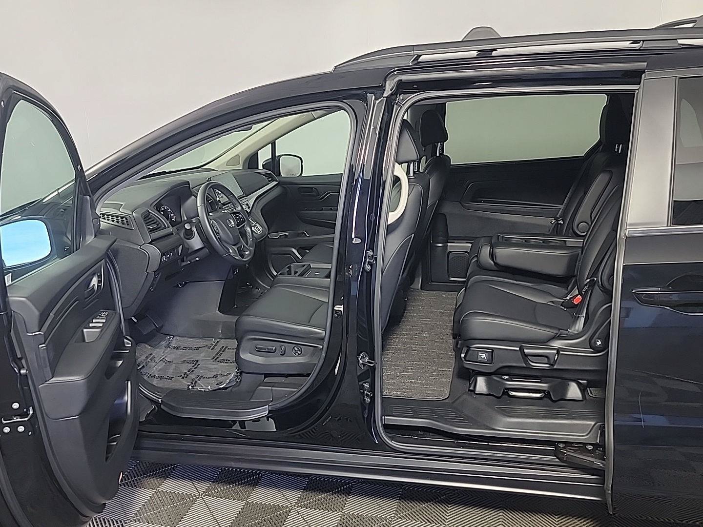 Certified 2025 Honda Odyssey EX-L image 17