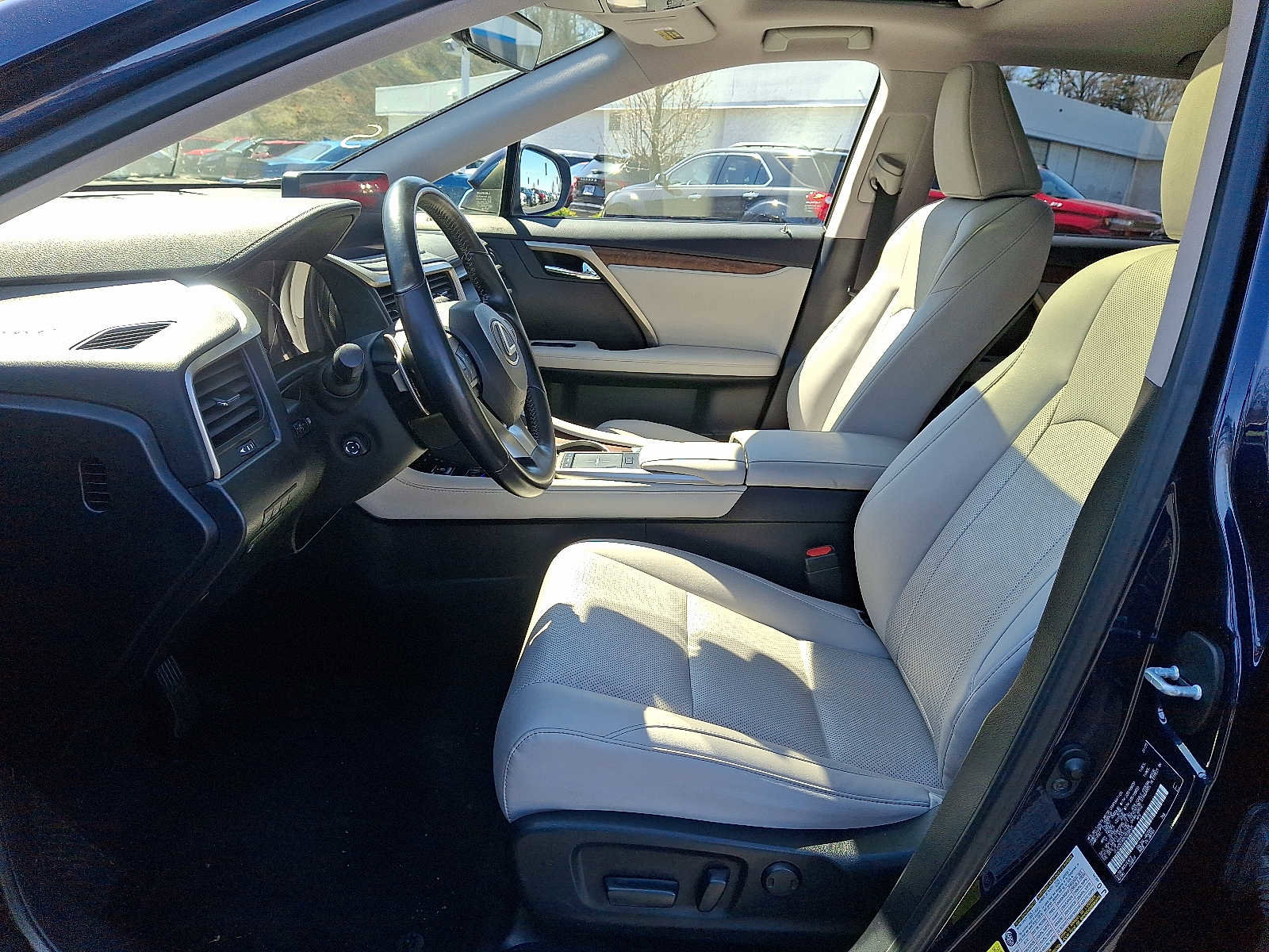Used 2022 Lexus RX 350L Premium w/ Premium Package AWD/4WD image 13