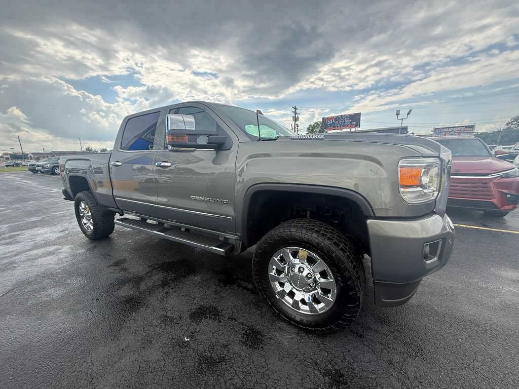 Used 2018 GMC Sierra 2500 Denali w/ Duramax Plus Package AWD/4WD image 2
