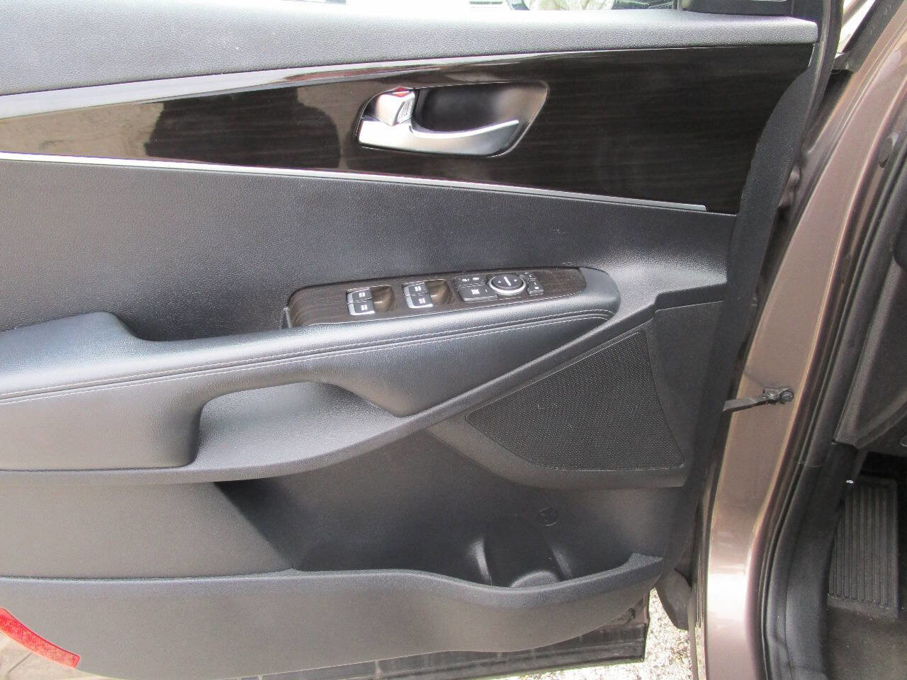 Used 2019 Kia Sorento FWD image 8