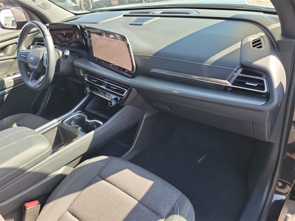 Used 2025 Chevrolet Traverse LT w/ Enhanced Driving Package image 28