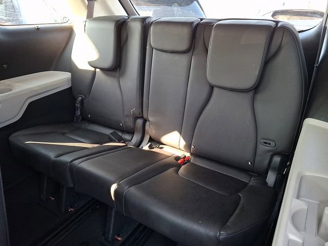 Used 2024 Kia Carnival EX image 9