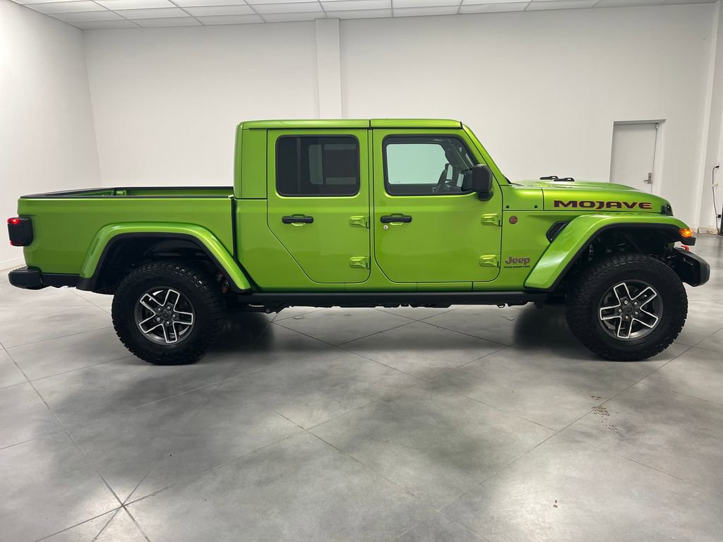 Used 2025 Jeep Gladiator Mojave w/ Convenience Group AWD/4WD image 8