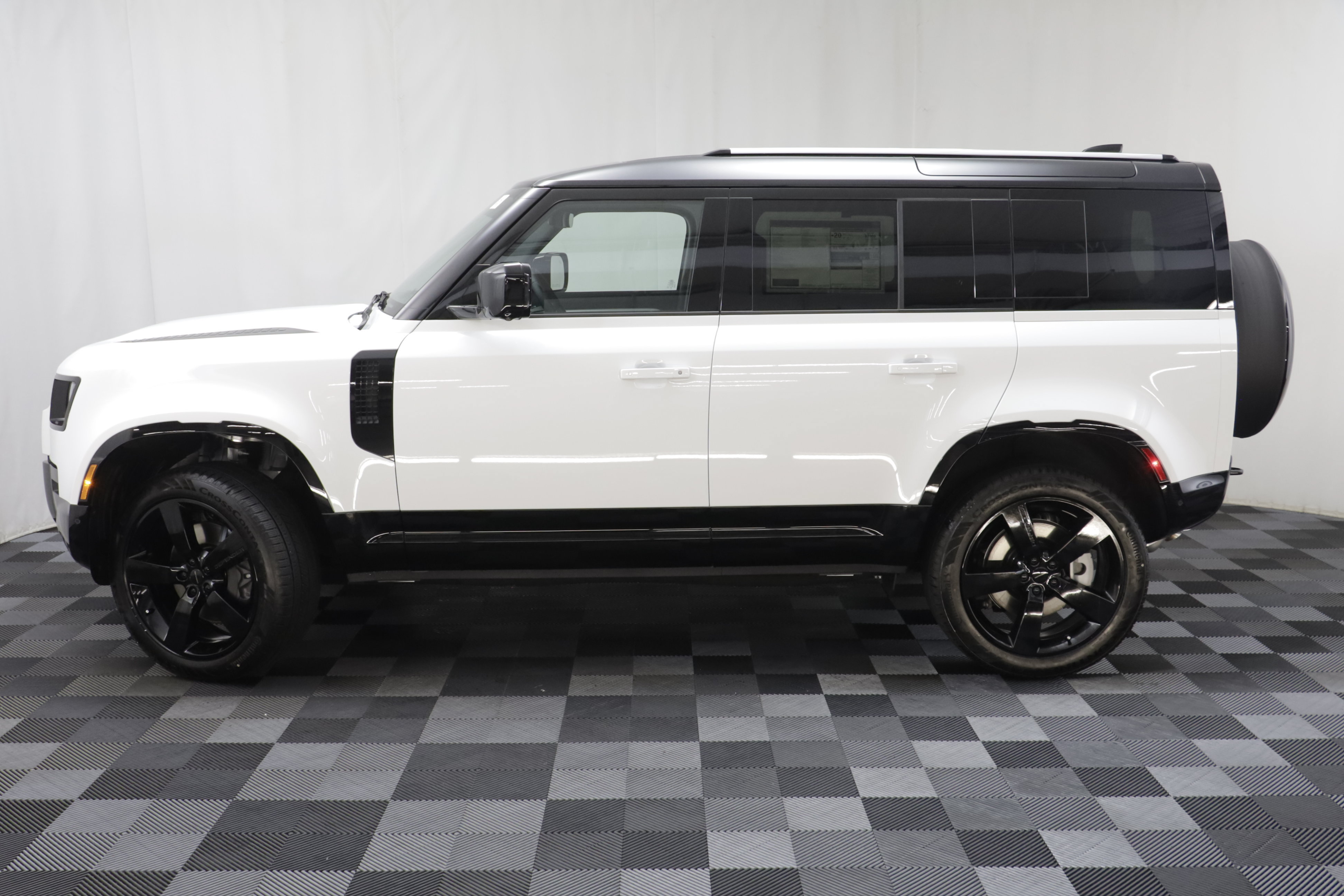 New 2026 Land Rover Defender 110 X-Dynamic SE AWD/4WD image 5