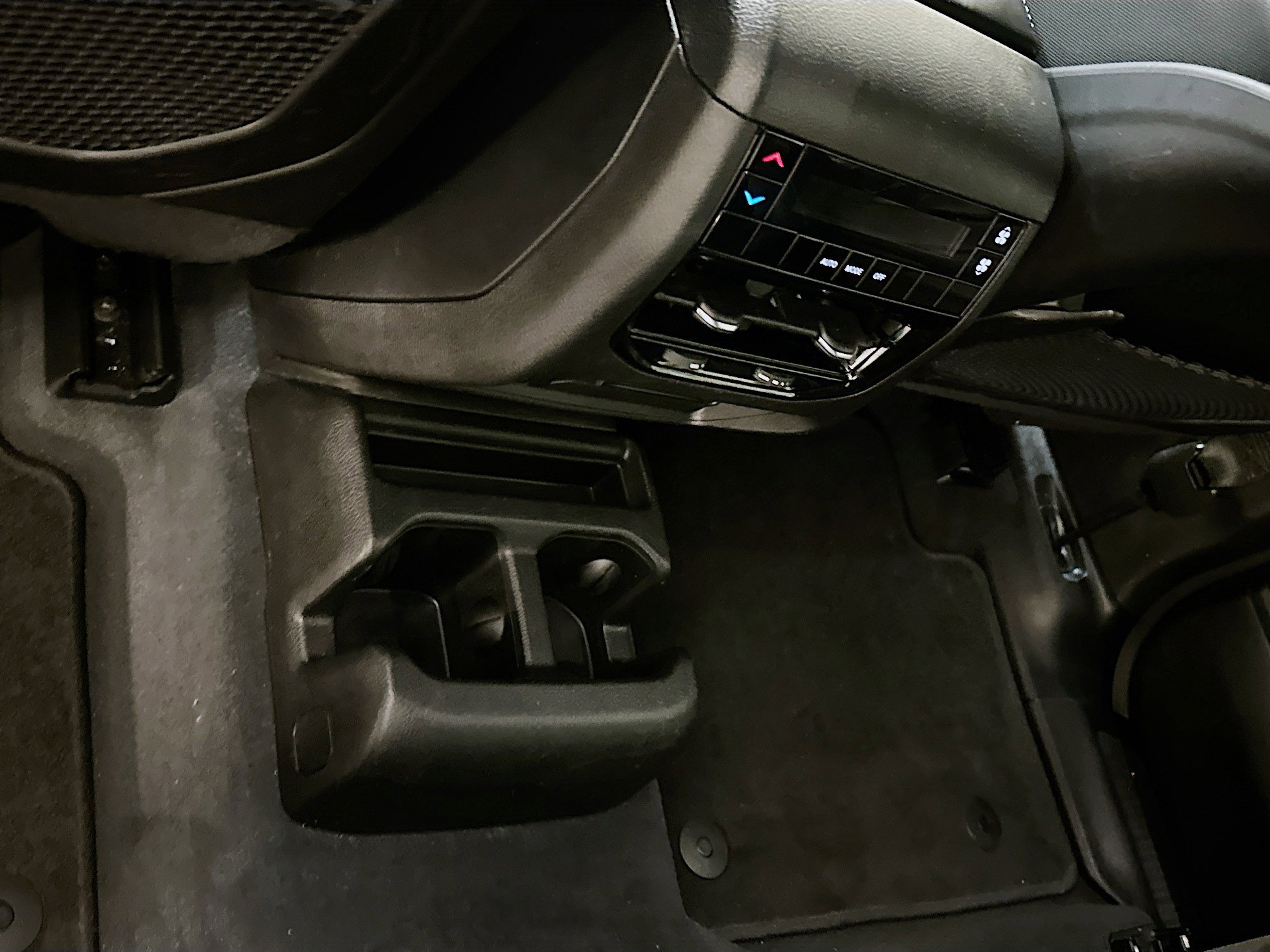 Used 2023 Jeep Grand Cherokee L Laredo image 28