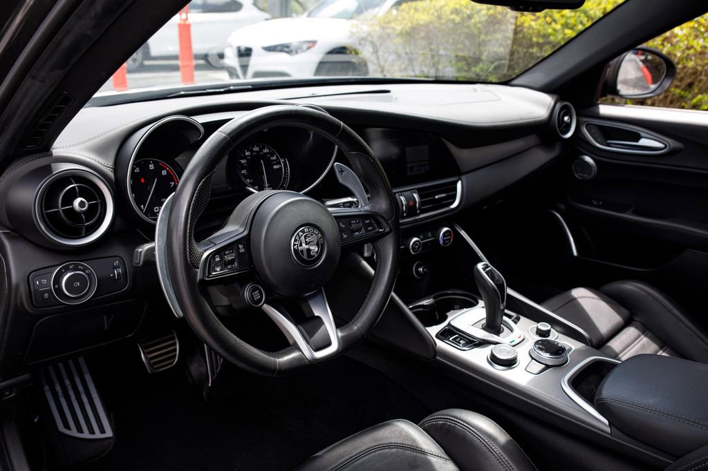 Used 2022 Alfa Romeo Giulia Veloce image 26