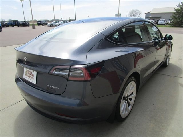 Used 2022 Tesla Model 3 Long Range AWD/4WD image 7