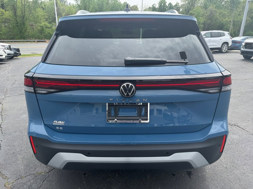 New 2026 Volkswagen Tiguan SE FWD image 14