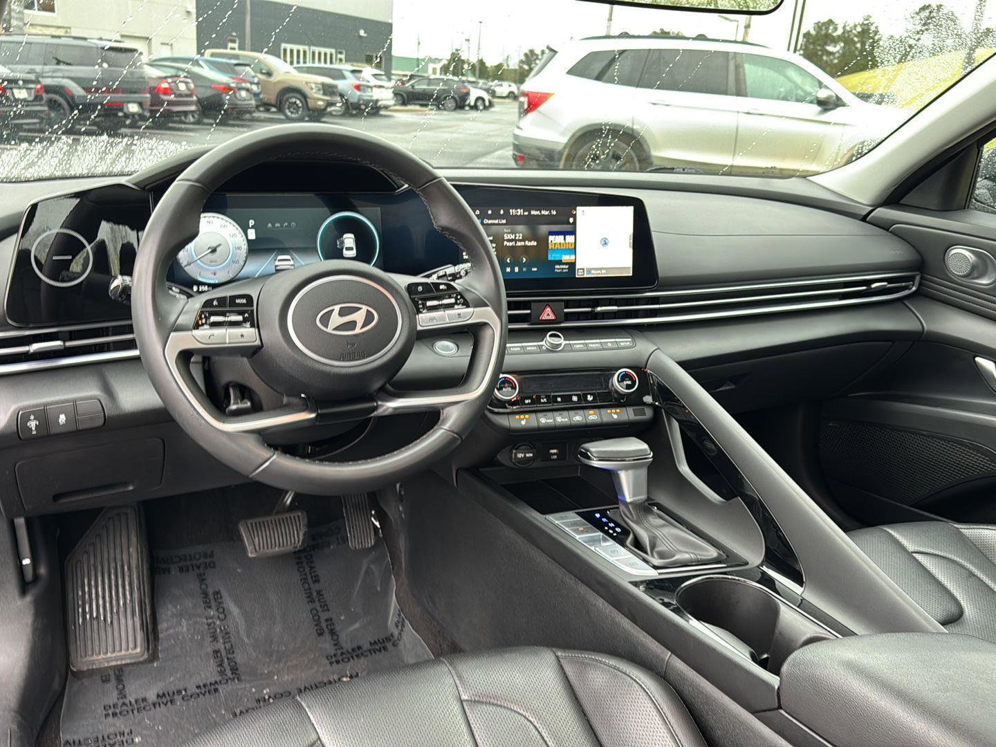 Used 2024 Hyundai Elantra Limited image 16