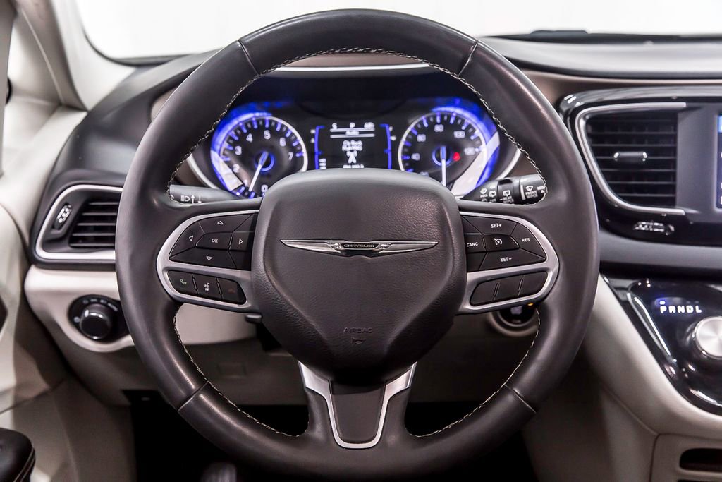 Used 2022 Chrysler Voyager LX image 25