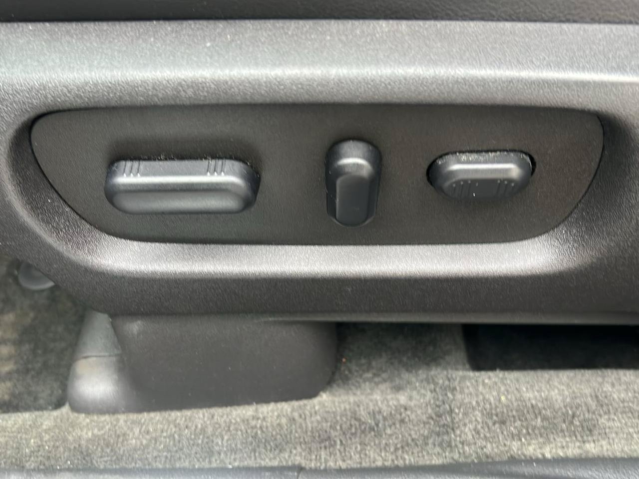 Used 2014 Ford Explorer Limited w/ Equipment Group 301A AWD/4WD image 21