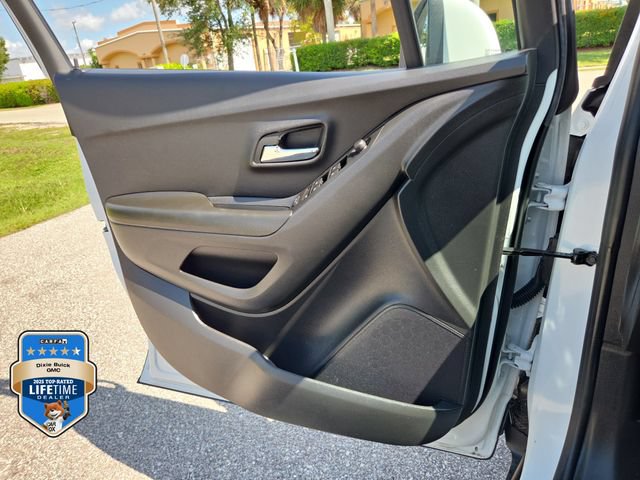 Certified 2022 Chevrolet Trax LT w/ LT Convenience Package FWD image 18