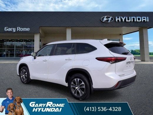 Used 2023 Toyota Highlander XLE AWD/4WD image 6