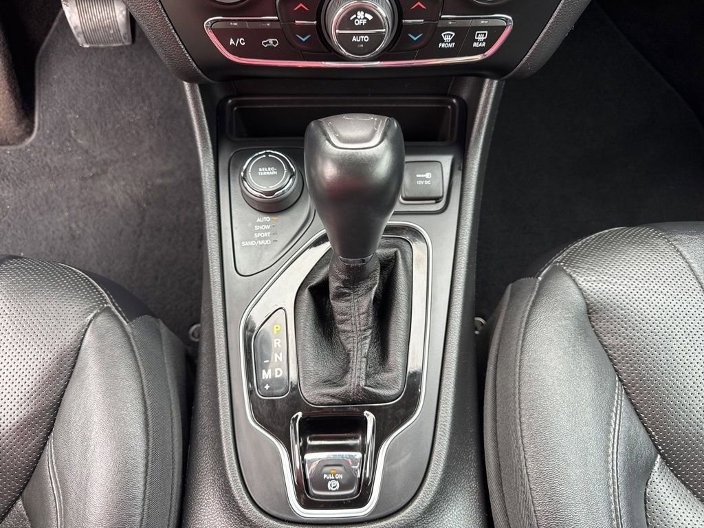 Used 2019 Jeep Cherokee Limited w/ Technology Group AWD/4WD image 42