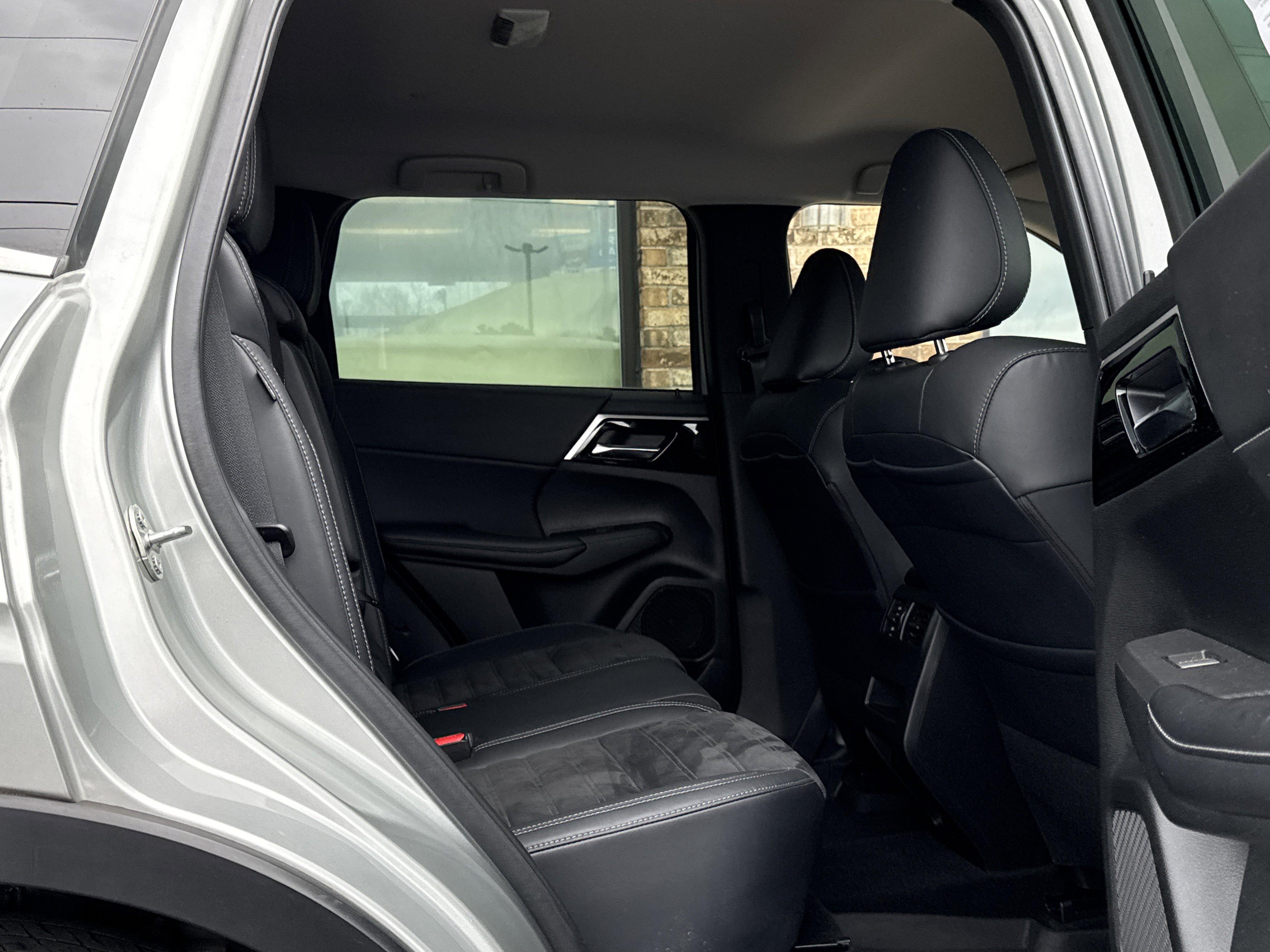 Used 2022 Mitsubishi Outlander SE AWD/4WD image 14