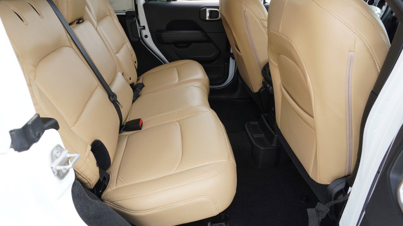 Used 2019 Jeep Wrangler Unlimited Sahara image 31