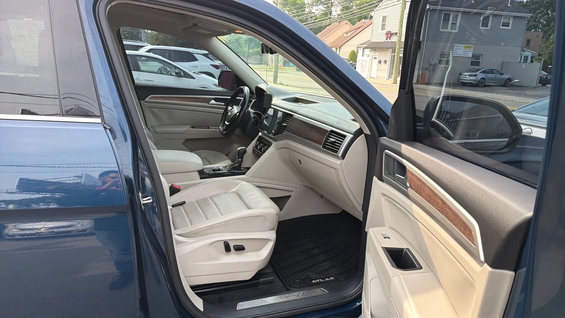 Used 2018 Volkswagen Atlas SEL Premium AWD/4WD image 25
